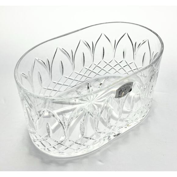 1990s Atlantis “Chartres” Crystal Oval Box & Silverplate Lid 7” Signed - Picture 5 of 12